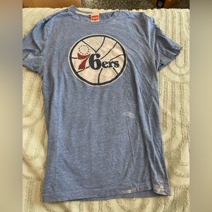 Philadelphia 76er's T-Shirt, Medium